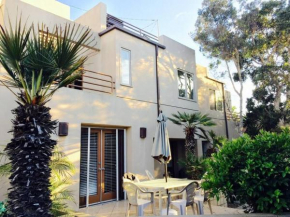 MB Contemporary 14 Guests by Sand AC plus Garage